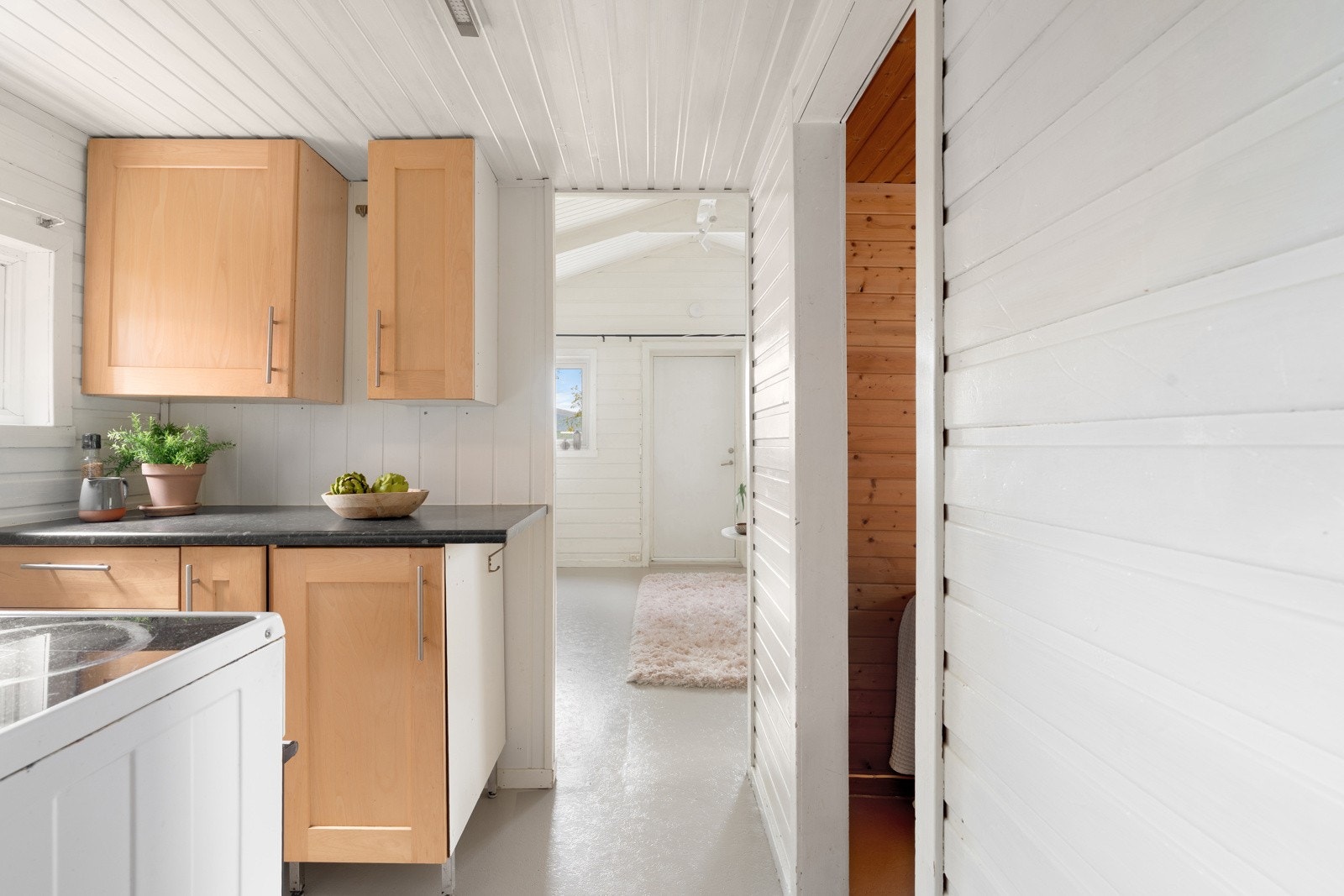 Enkelt, men praktisk kjøkken Galleribilde