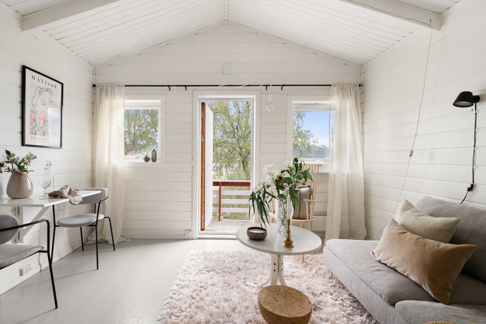 Fra stua er det utgang til veranda på ca. 12m2 Galleribilde