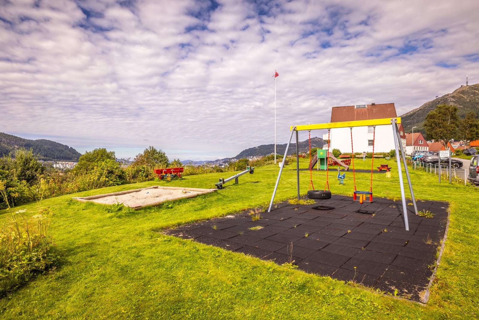 - Lekeplasser som fritt kan disponeres av beboerne i borettslaget - Galleribilde