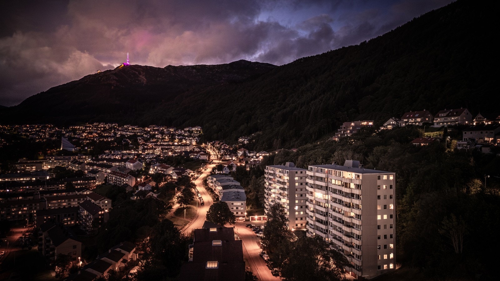 - Veldrevet borettslag med heis, lekeplasser og mulighet for parkering - Galleribilde