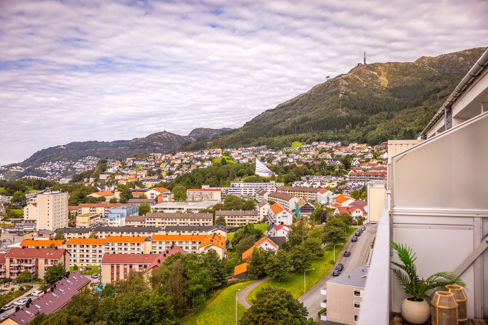 - Utsikt opp mot Ulriken - Galleribilde