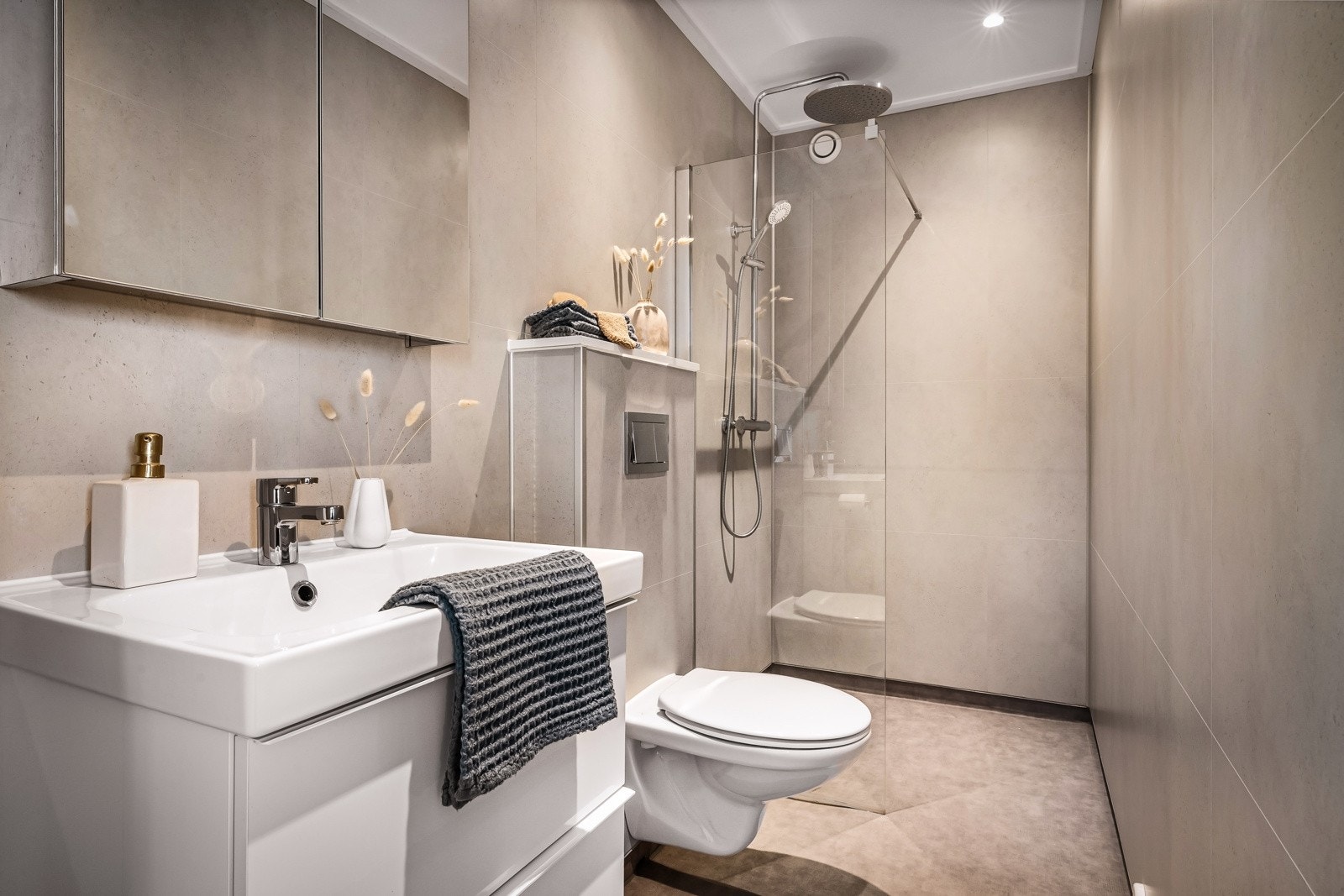 - Lekkert bad først renovert i 2018, og deretter delvis renovert i 2025 - Galleribilde