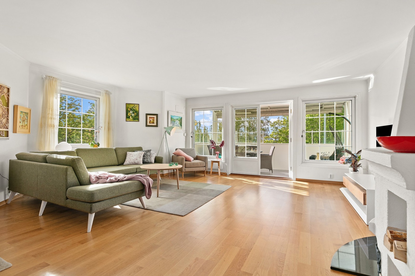 Velkommen til Jon Smestads vei 2 og denne flotte 3-romsleiligheten med heis, balkong og garasjeplass. Galleribilde