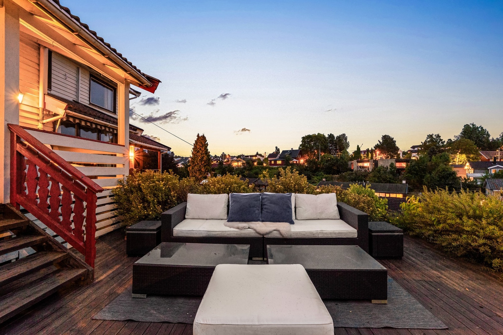 Her er det god plass til grill og romslig sittegruppe Galleribilde