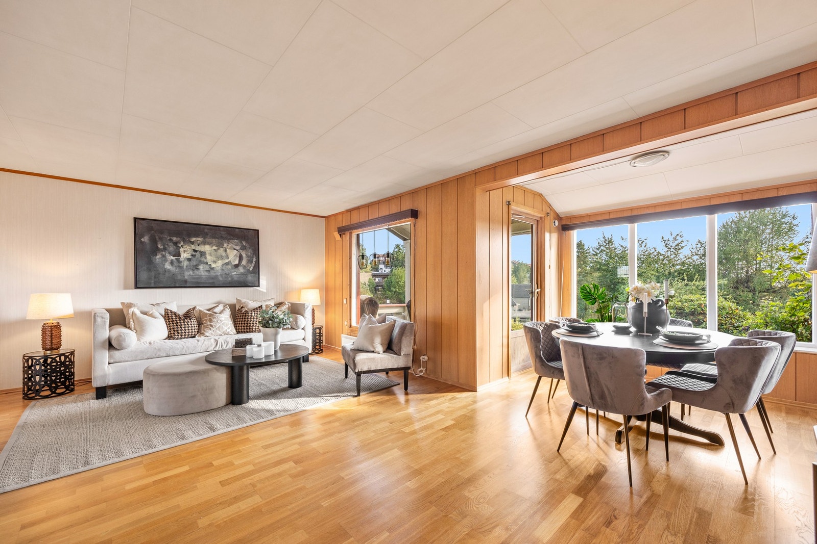 Glitreveien 3B er et rekkehus over tre etasjer, med hage og solrike uteplasser Galleribilde