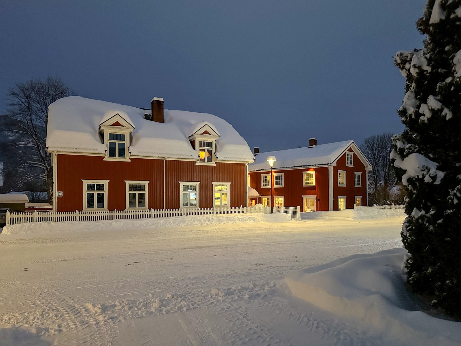 Nesbyen sentrum en fin vinterdag i februar 2024 Galleribilde
