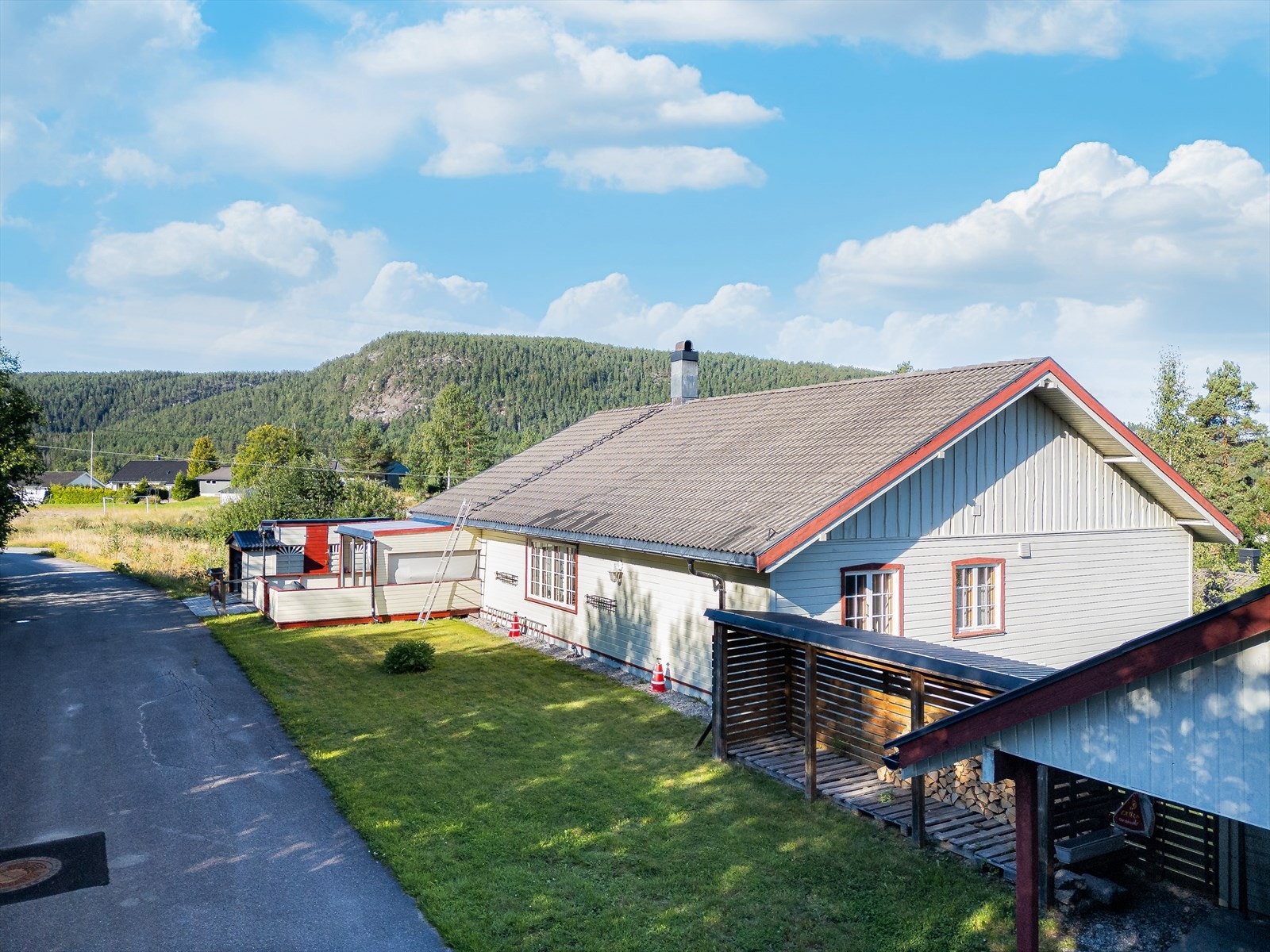 EiendomsMegler1 v/Patrick Gulmælæ presenterer Svensøvegen 15 - Romslig enebolig i et hyggelig boligfelt på Svenseid! Galleribilde