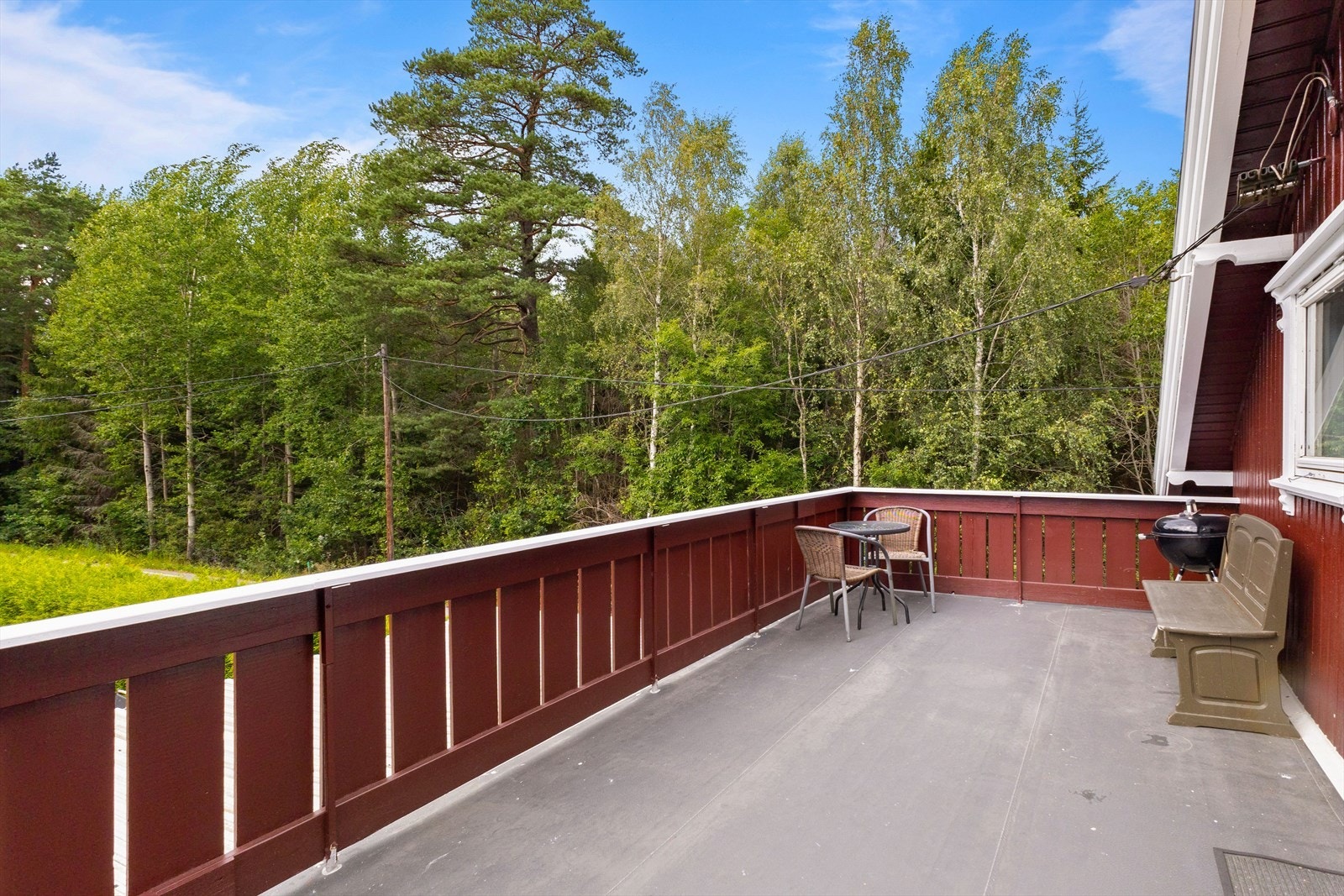 Balkongen er ideell for utemøblering etter eget ønske. Galleribilde