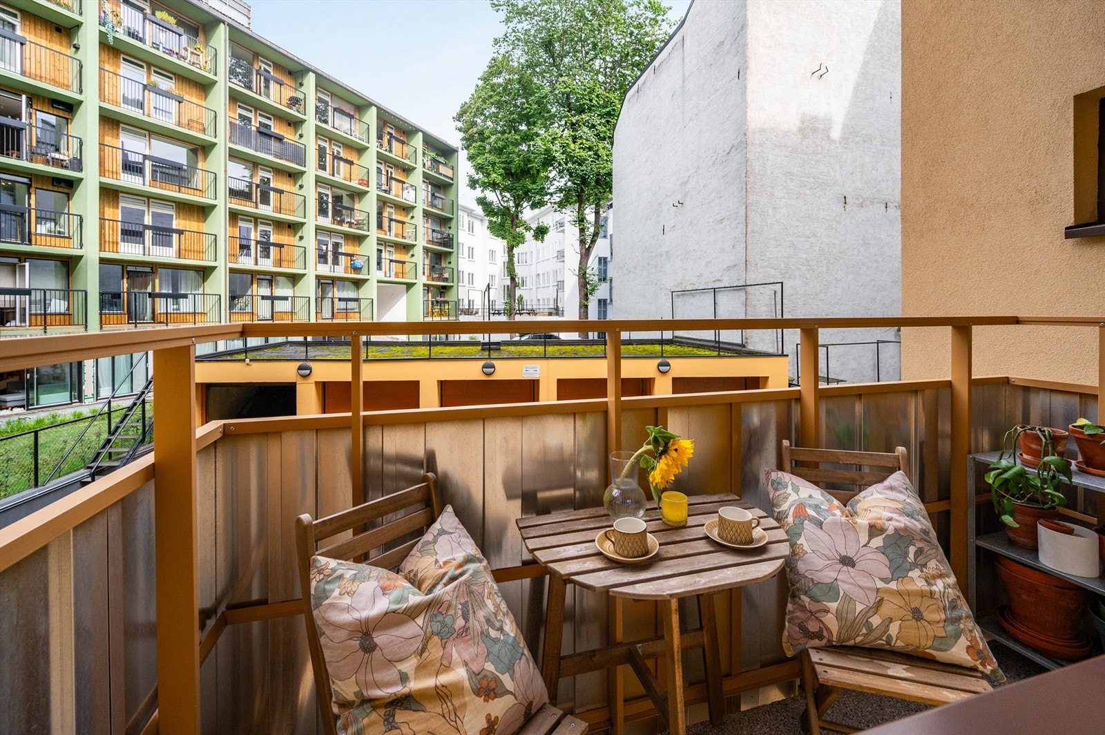 Her kan du møblere med et cafésett, og nyte årets varmere dager på egen balkong. Galleribilde