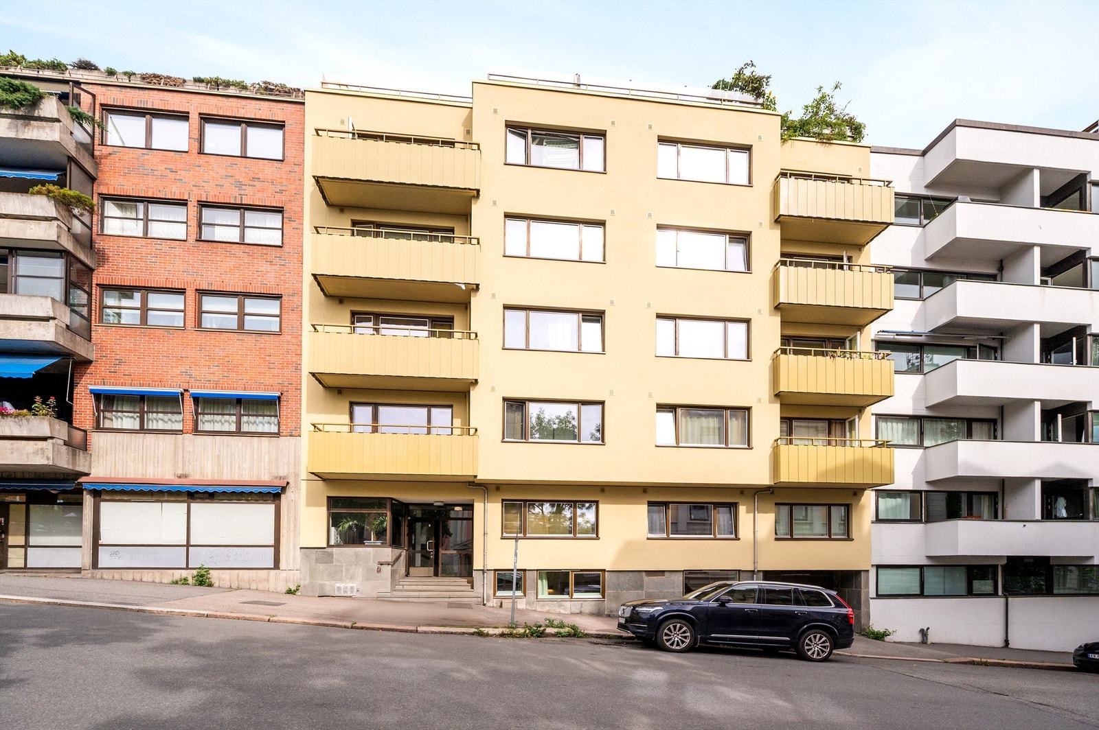Her bor du sentralt med nærhet til alt du har behov for i hverdagen, samtidig som du slipper mye støy da leiligheten vender ut mot bakgården. Galleribilde