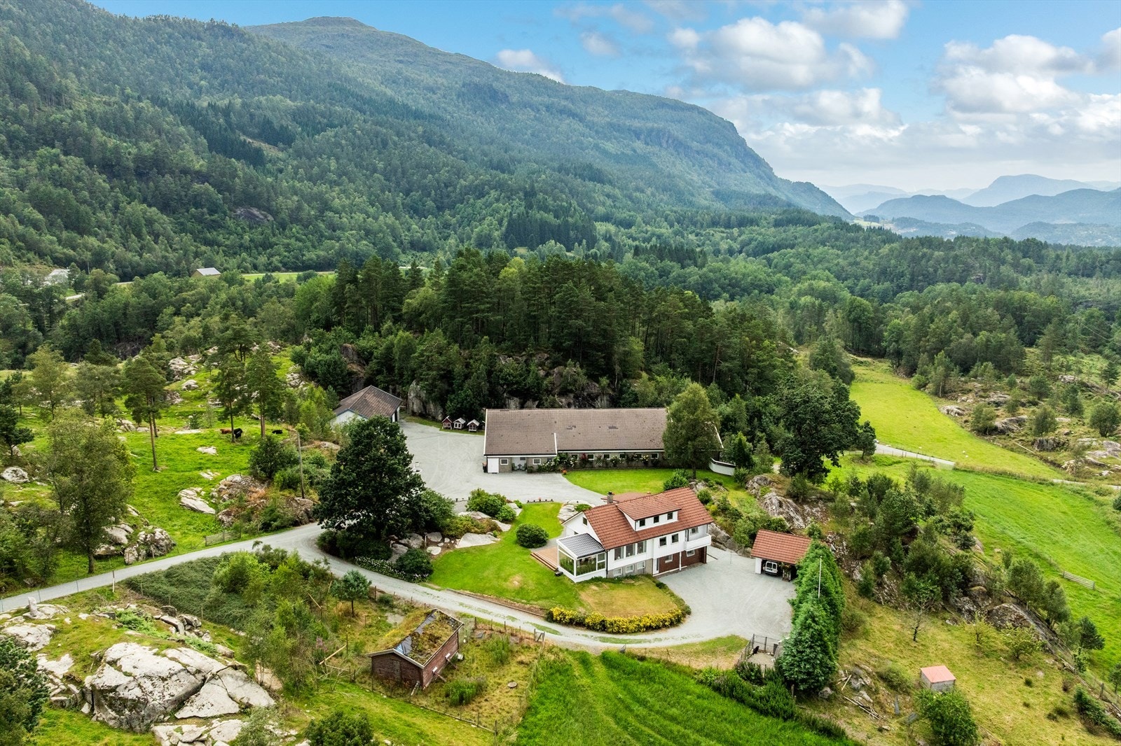 Velkommen til Hebnesvegen 1404, presentert av eiendomsmegler Christoffer Haugeberg Våge Galleribilde