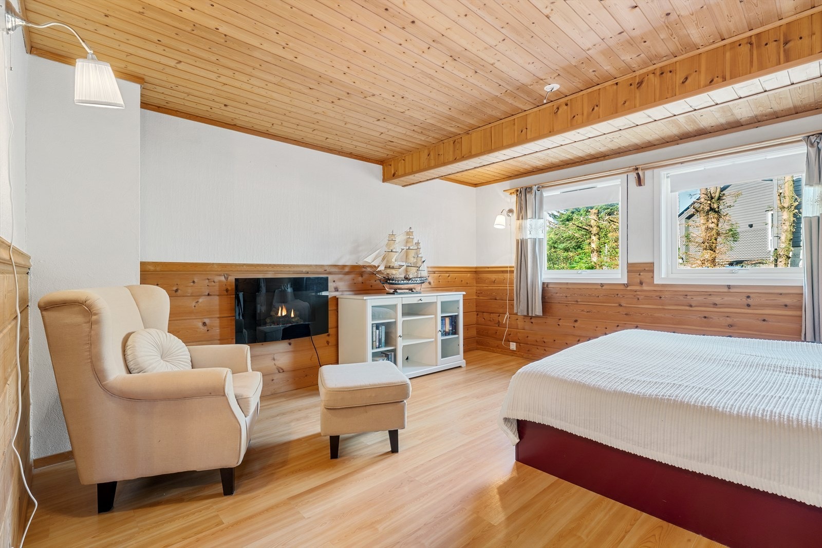 - Rommet er også ideelt som kjellerstue, hvor unge kan trekke seg tilbake med venner på besøk - Galleribilde