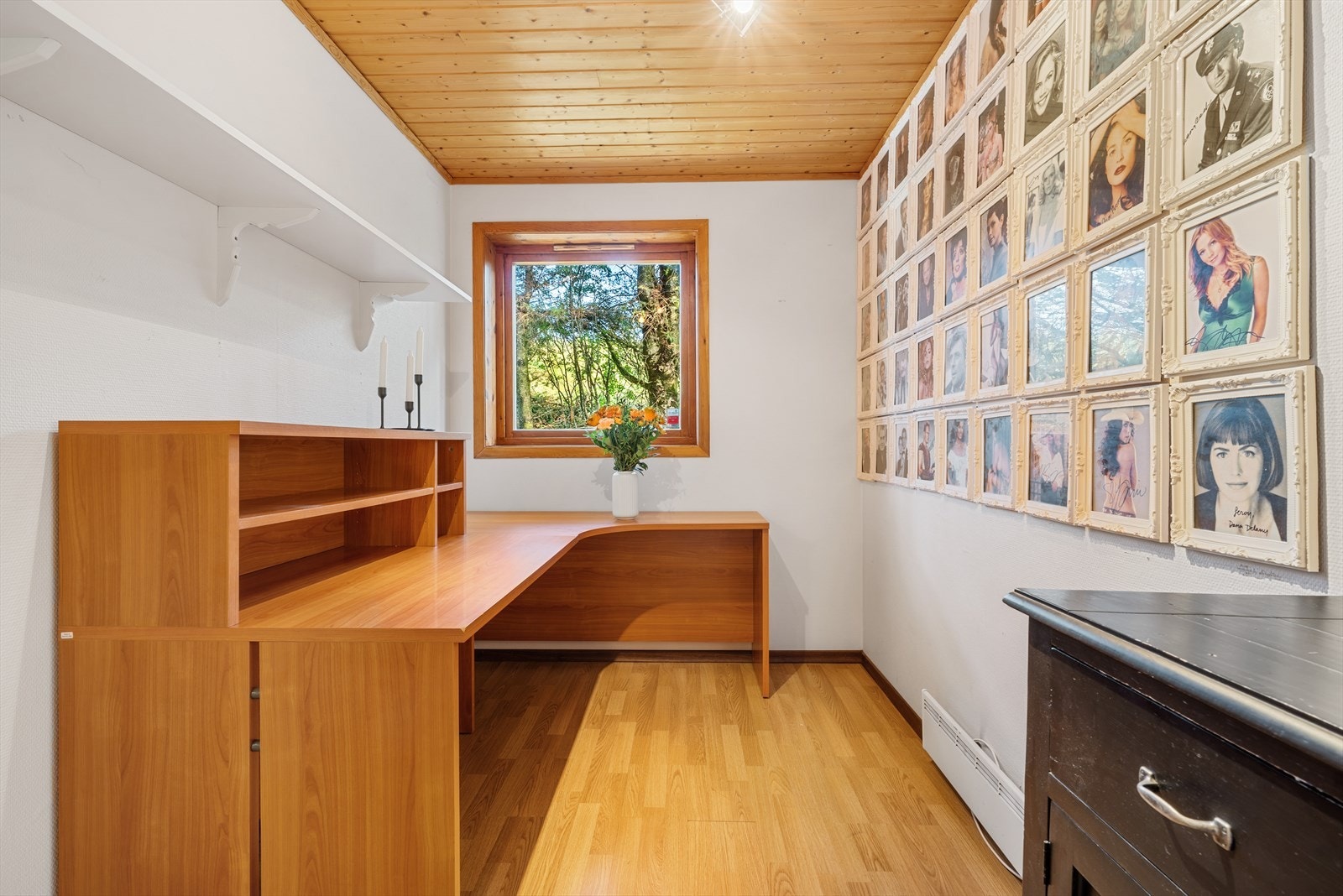 - Dette rommet måler 7,3 m², og benyttes i dag som kontor - Galleribilde