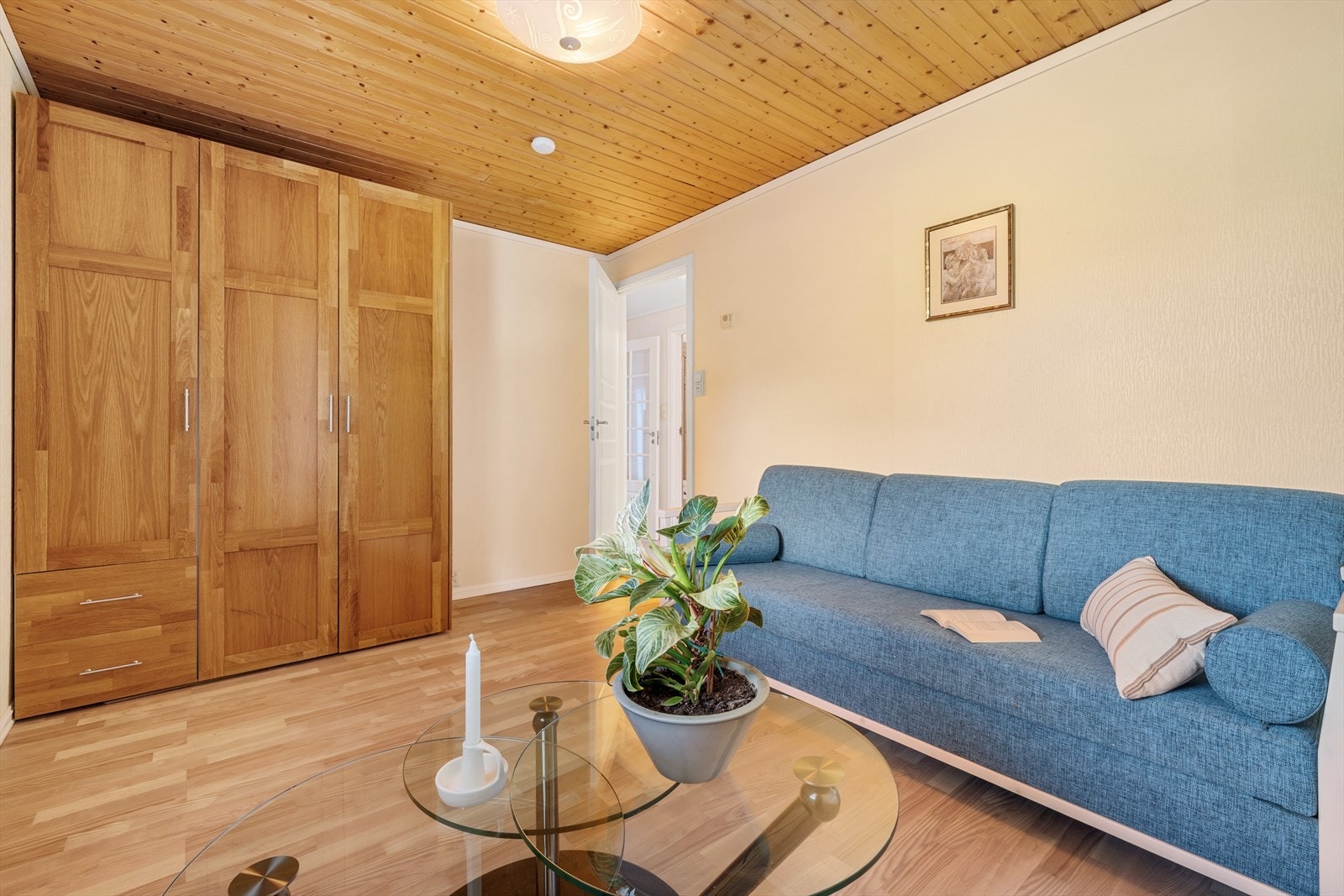 - Det tredje soverommet måler 11,4 m², og har god plass til både dobbeltseng og garderobeskap - Galleribilde