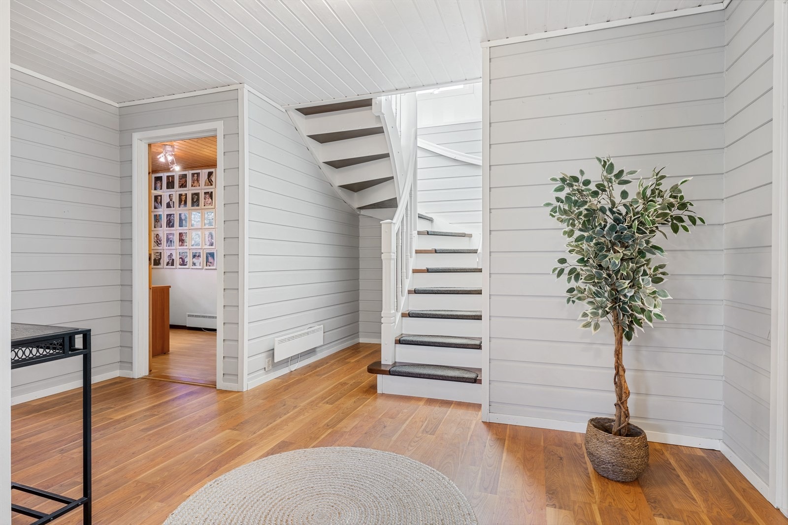 - Videre beveger vi oss ned i 1. etasje - Galleribilde