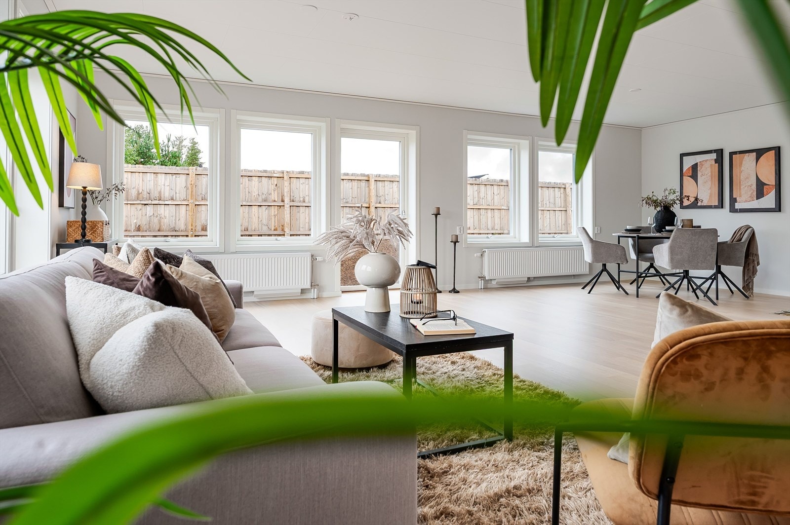 Boligen varmes opp med vannbåren varme via radiatorer. Galleribilde