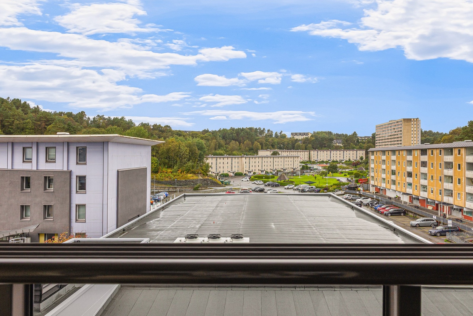 Leiligheten ligger høyt og fritt uten innsyn. Galleribilde