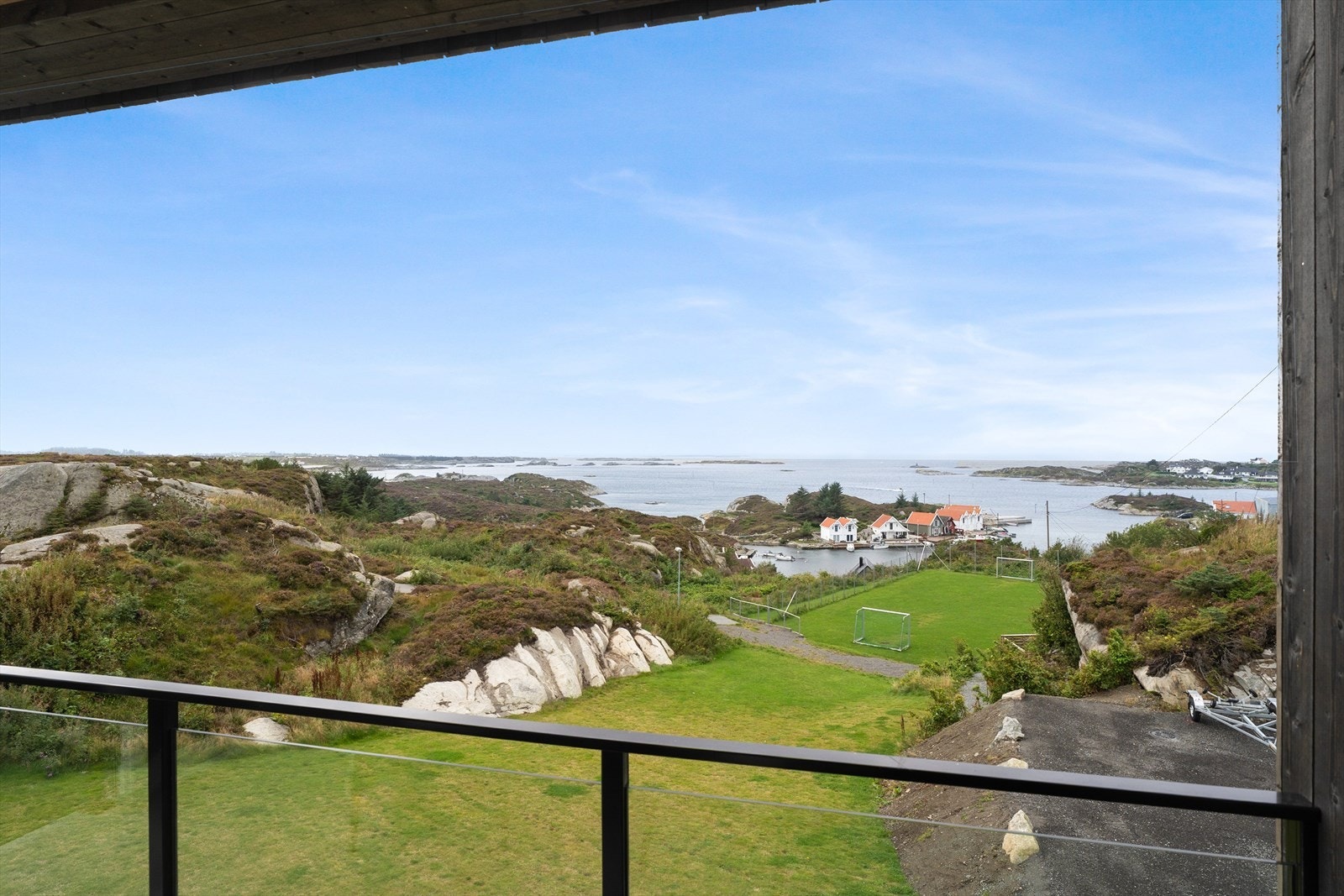 Leiligheten har en flott plassering på Vea, med gode solforhold og flott utsikt Galleribilde