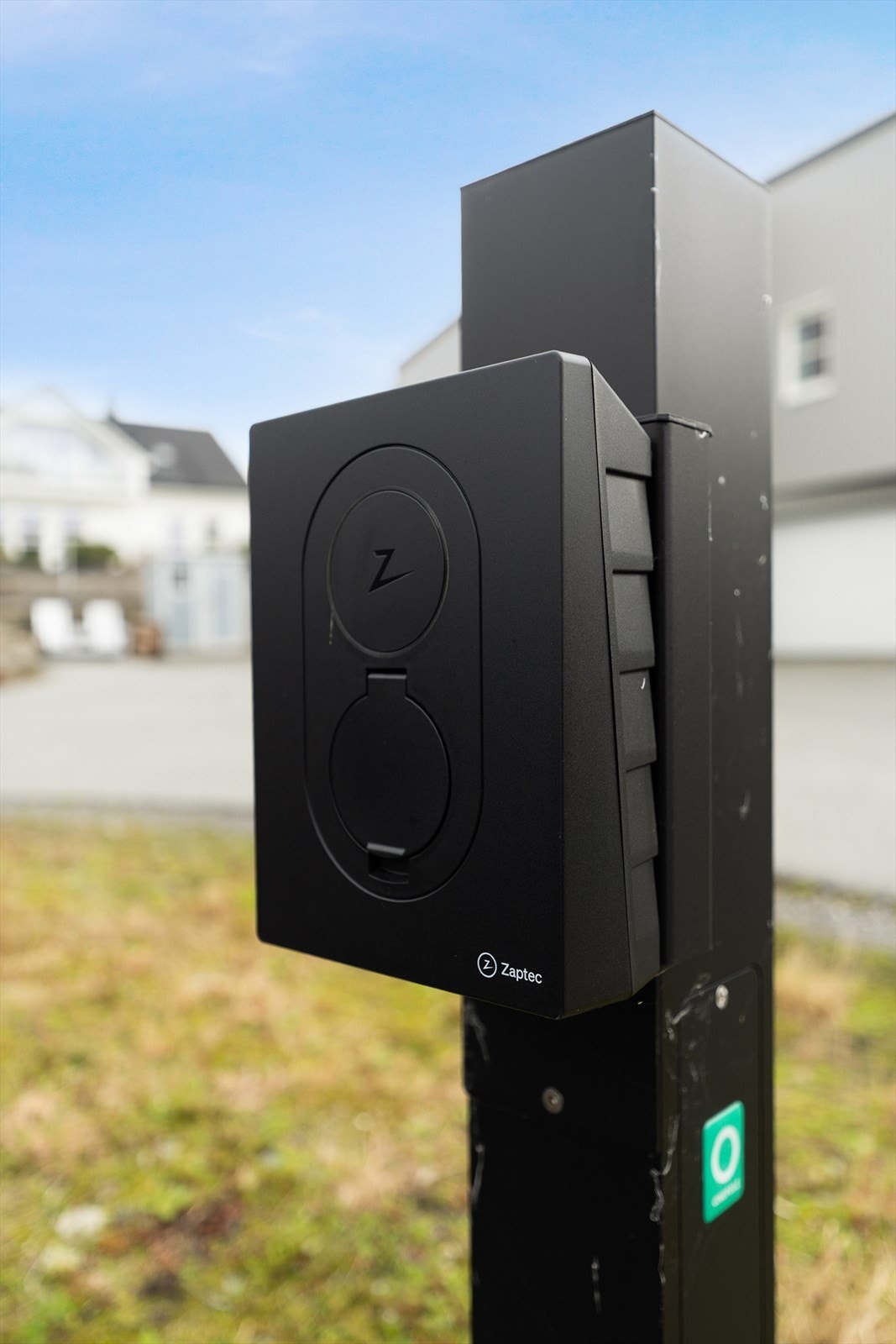 Det er mulighet for el-bil lading til parkeringsplassen Galleribilde