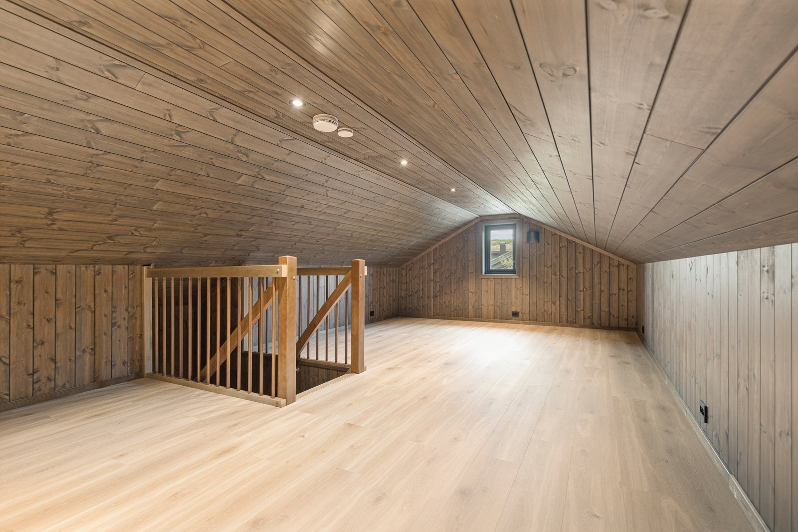 Hemsen passer seg ypperlig som TV-stue eller lekerom Galleribilde