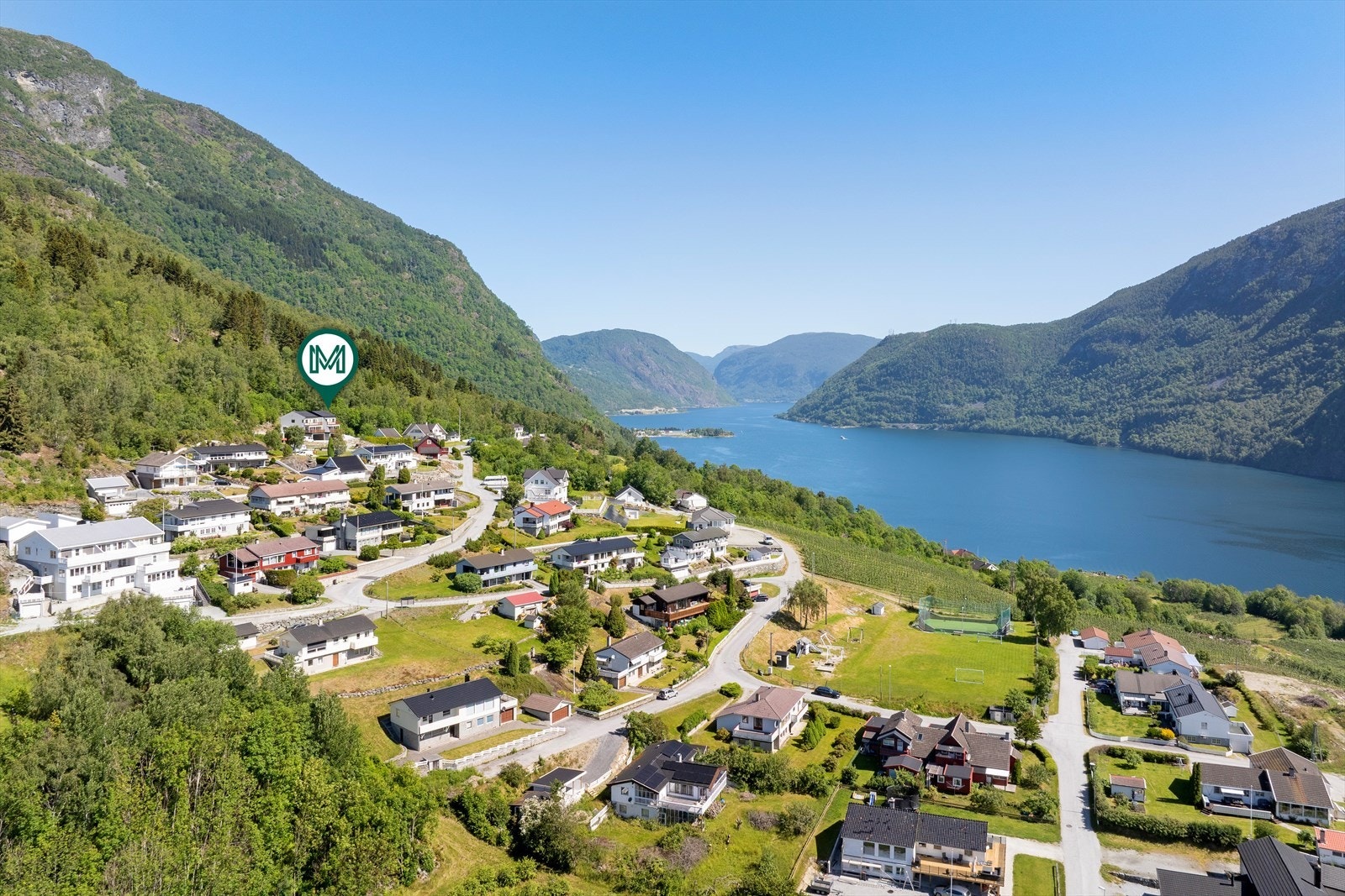 Rett i nærleiken finner du fotballbane, leikeplass og ungdomshuset Nortun kor det vært arrangert bingo, juletrefest og andre samankomstar for lokalbefolkninga. Galleribilde