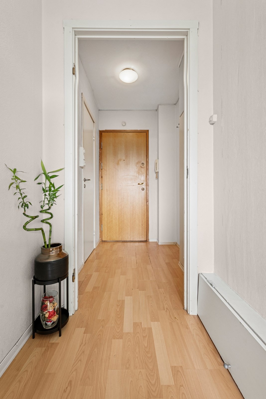 Du ønskes velkommen inn i en romslig entré. Galleribilde