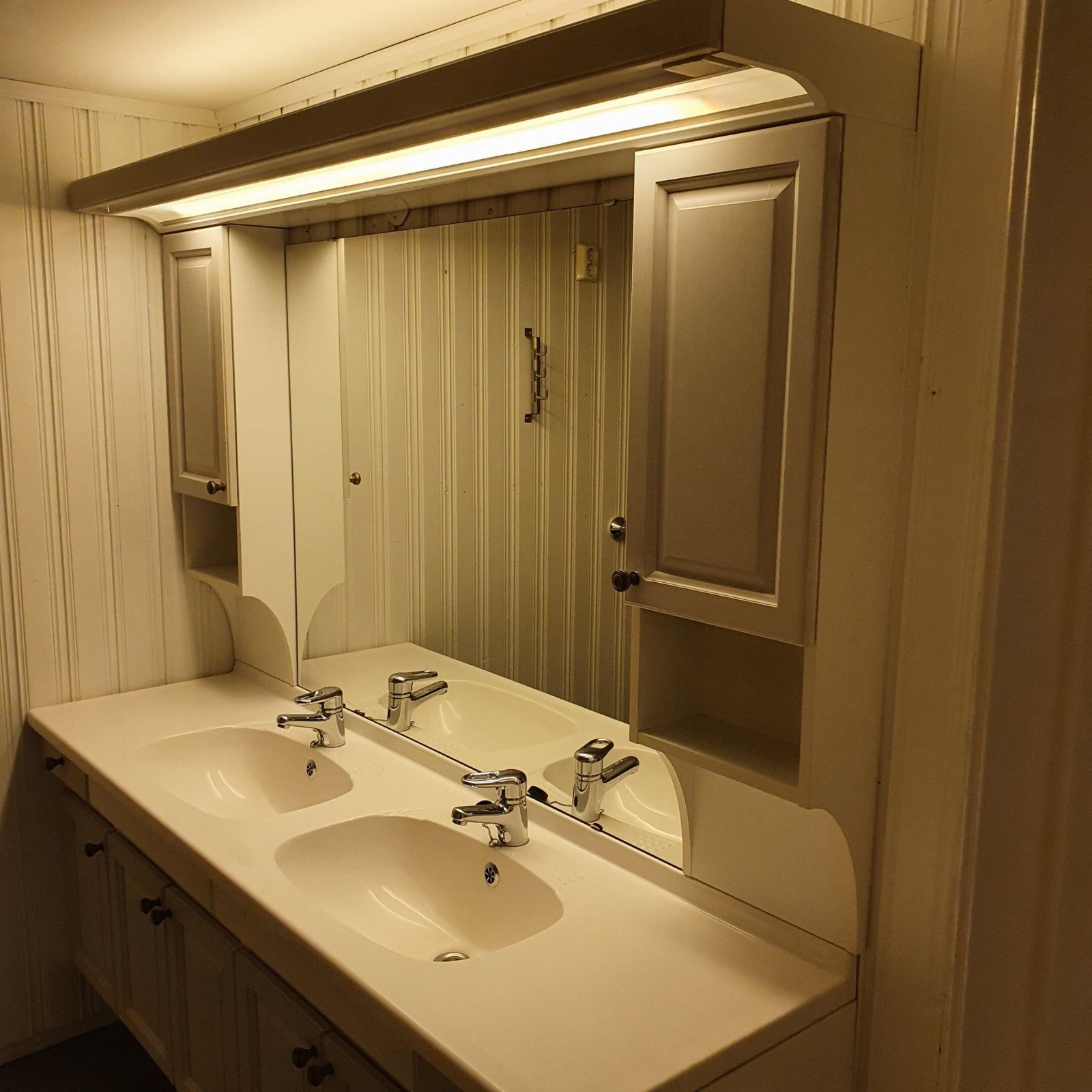 Bad kjelleretasje - ikke byggemeldt Galleribilde