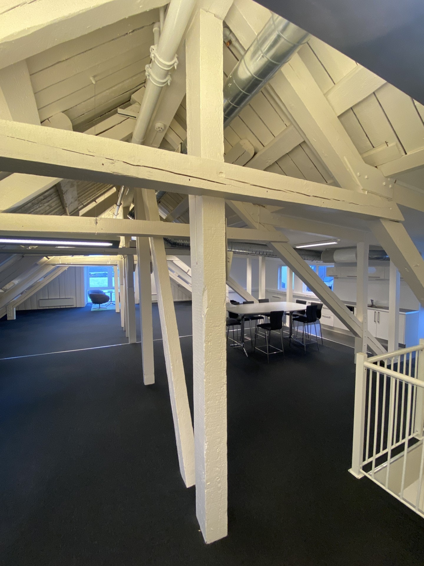 Unike lokaler med sjel i 4. egt. Perfekt for et kreativt arbeidsmiljø. Galleribilde