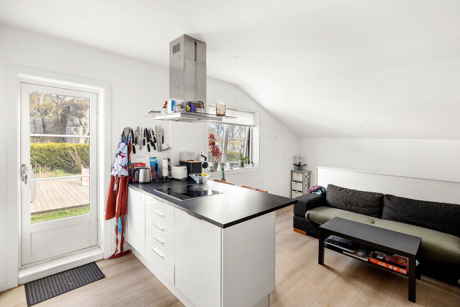 Deler av boligen er innredet til hybel Galleribilde