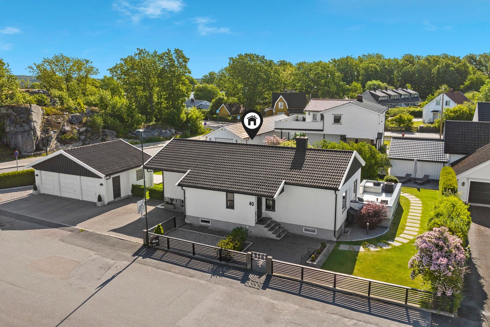 Dette er en innholdsrik bolig med fent opparbeidet hage Galleribilde