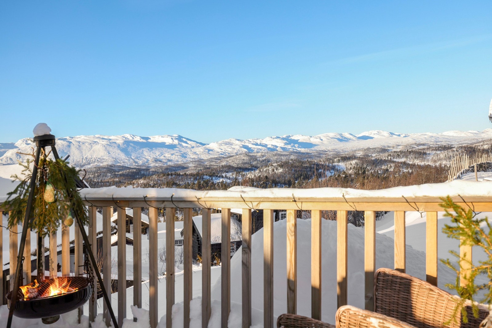 Fabelaktig utsikt over Raulandsfjell og innover mot Hardangervidda Galleribilde