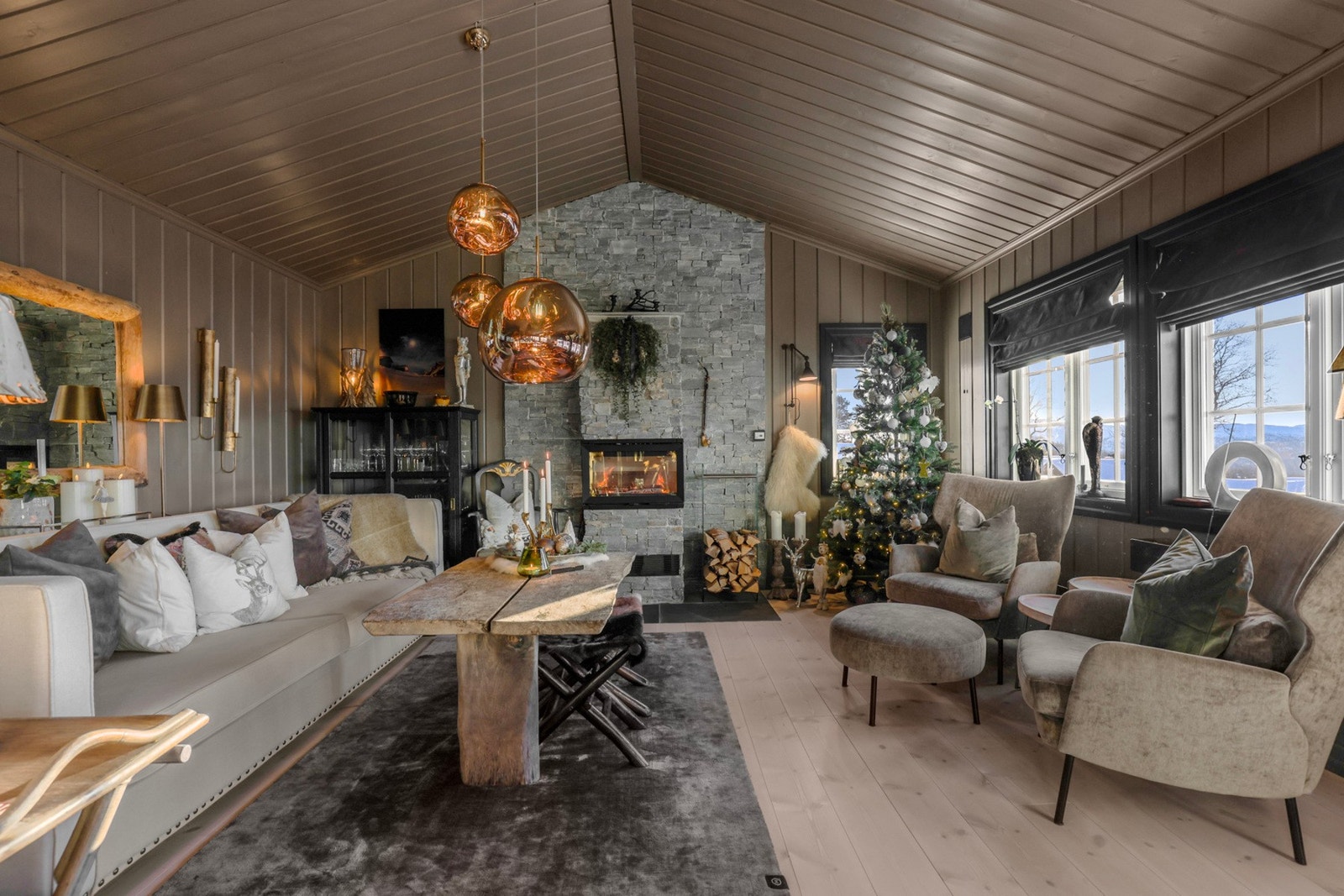 Hytta pyntet til jul Galleribilde