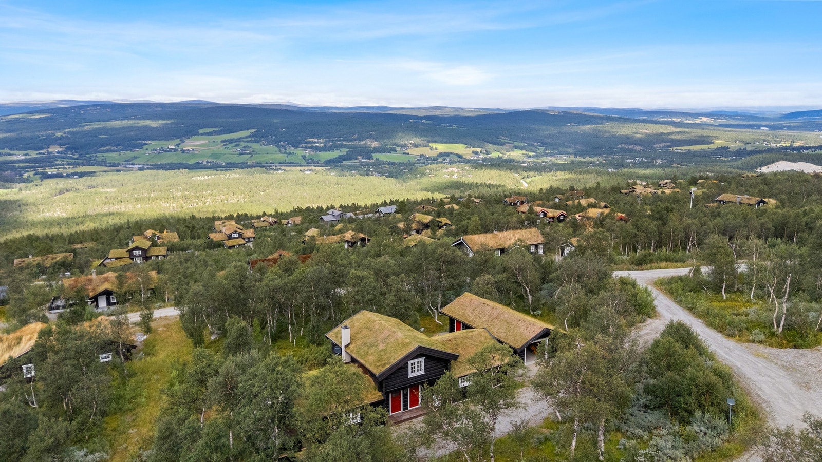Fra hytta har man kort vei til flere gode turforbindelser både sommer og vinter. Galleribilde
