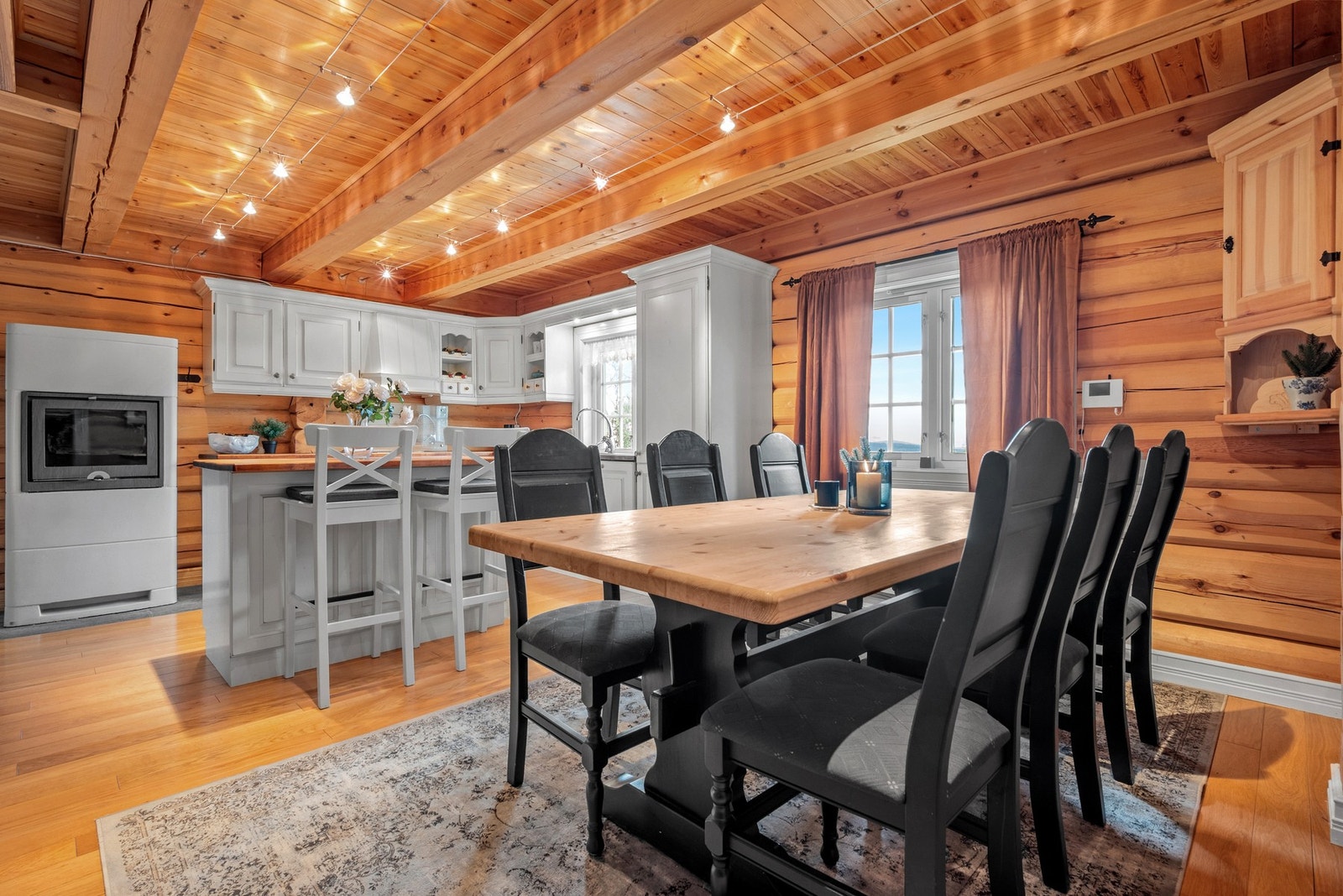 Her kan hele familien samles rundt bordet. Galleribilde