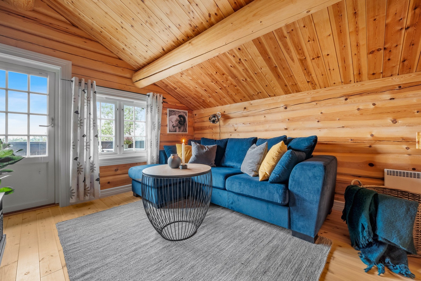 I 2. etasjen finner du en romslig loftstue hvor du kan trekke deg tilbake. Galleribilde