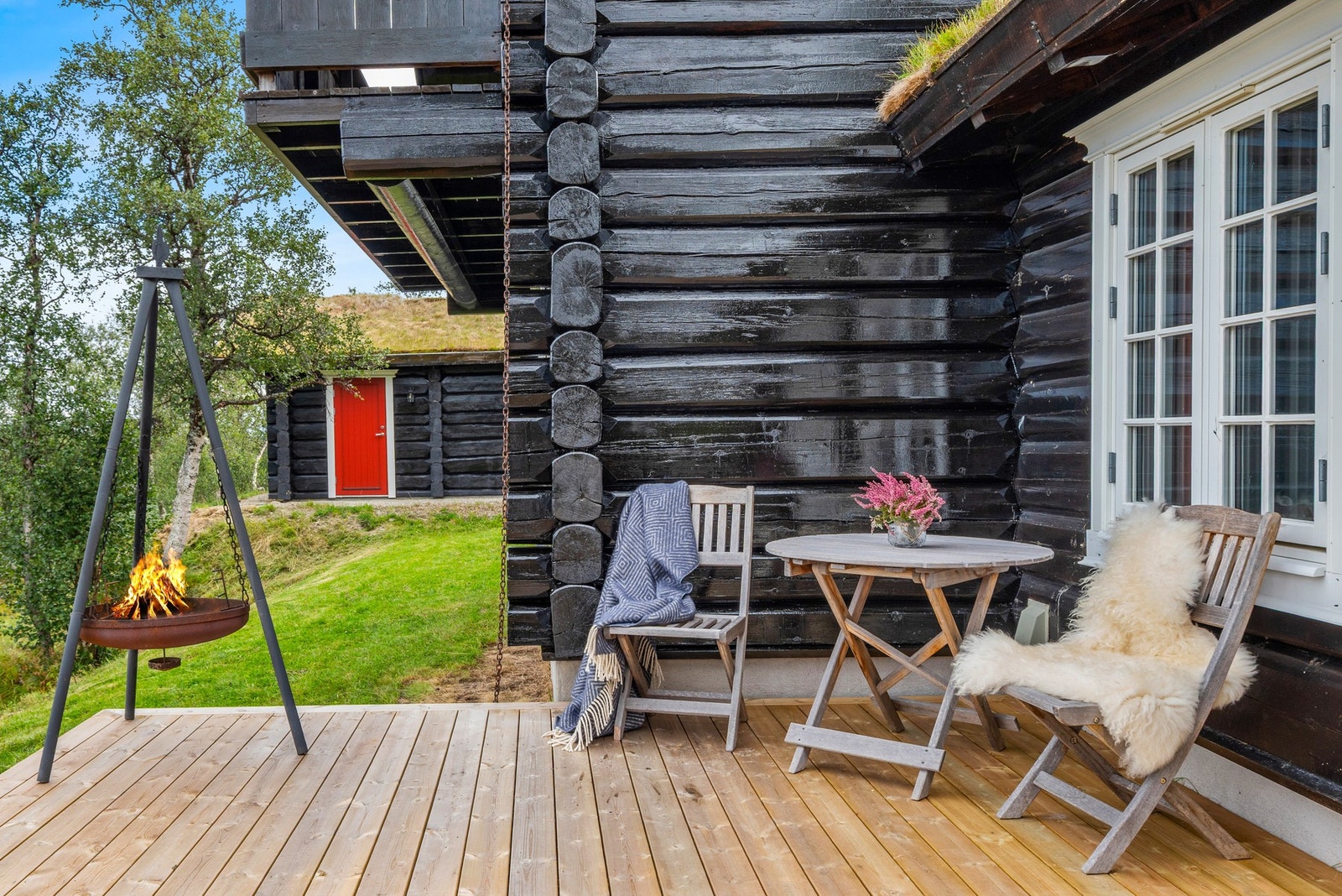 Terrassen gir rom for flere hyggelige soner. Galleribilde