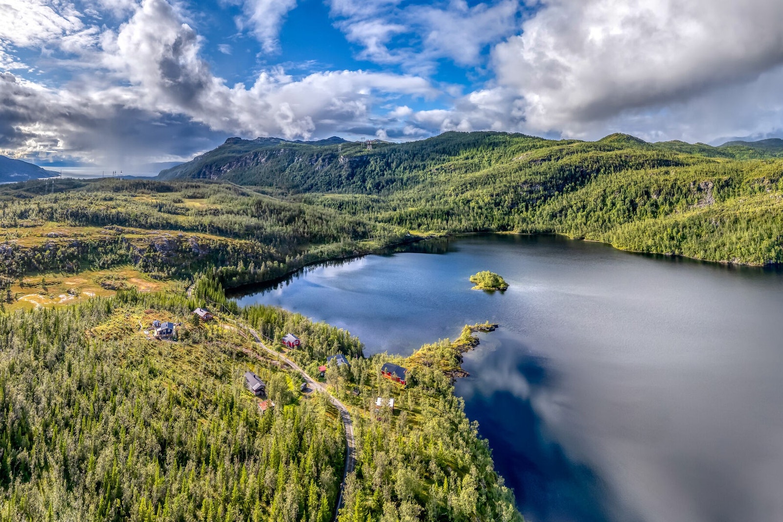 Bilvei helt frem til hytta Galleribilde