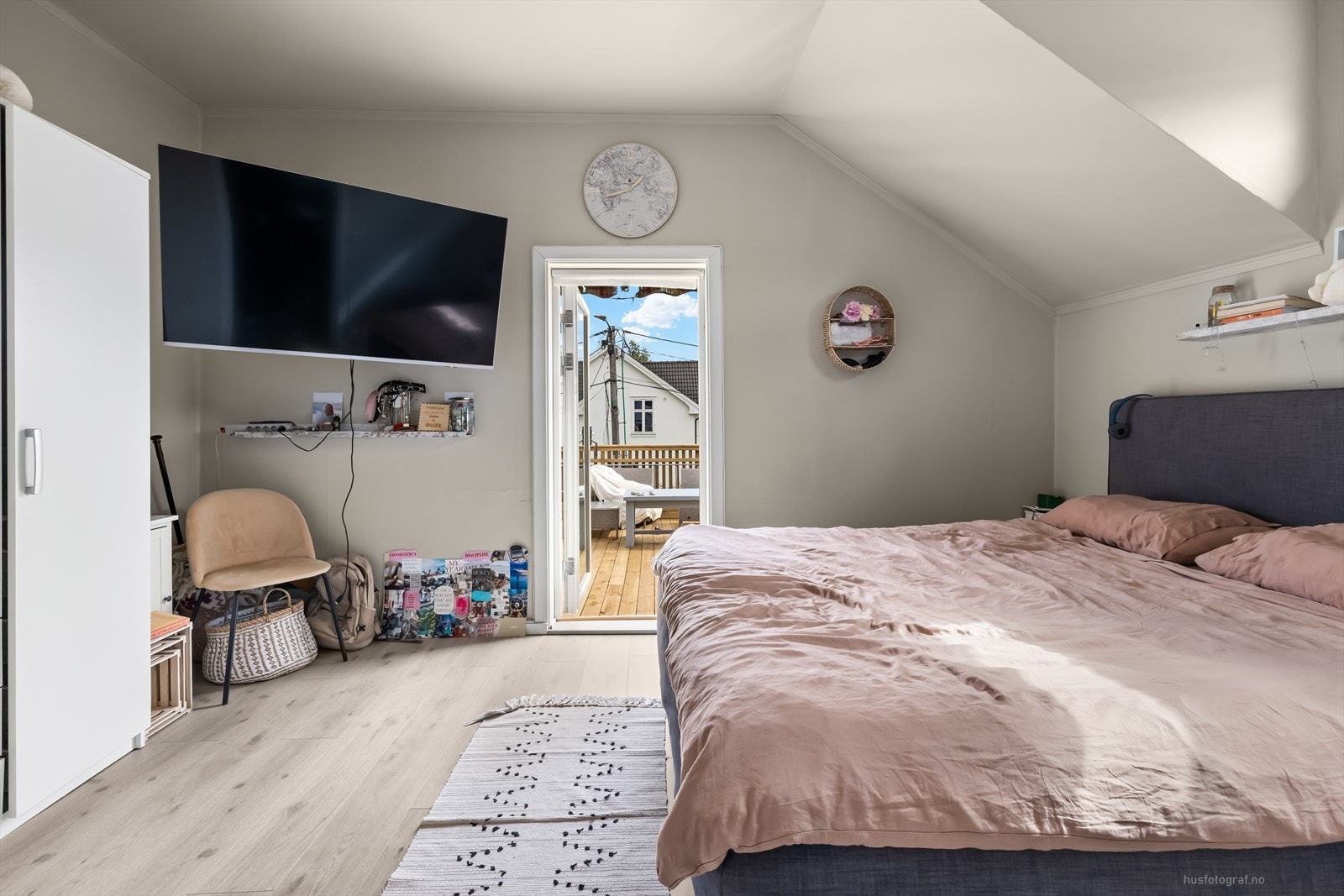 Soverommene har plass til seng, nattbord og annet ønsket møblement. Galleribilde