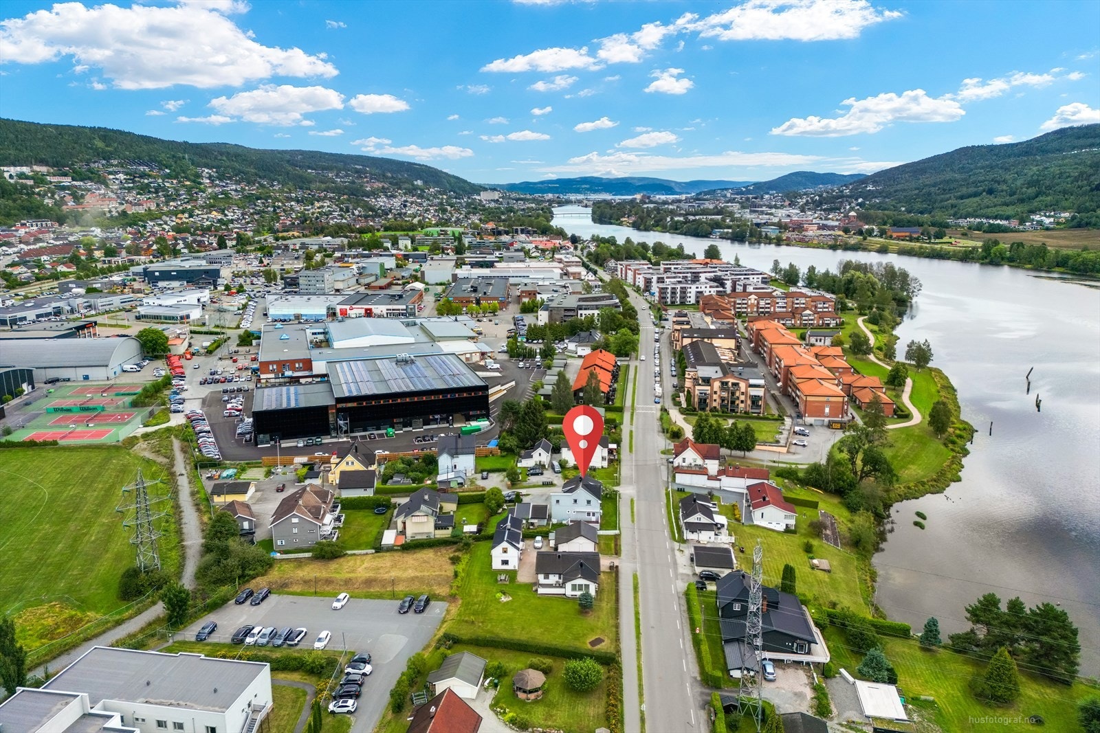 Utmerket beliggenhet i et solrikt og attraktivt område. Galleribilde