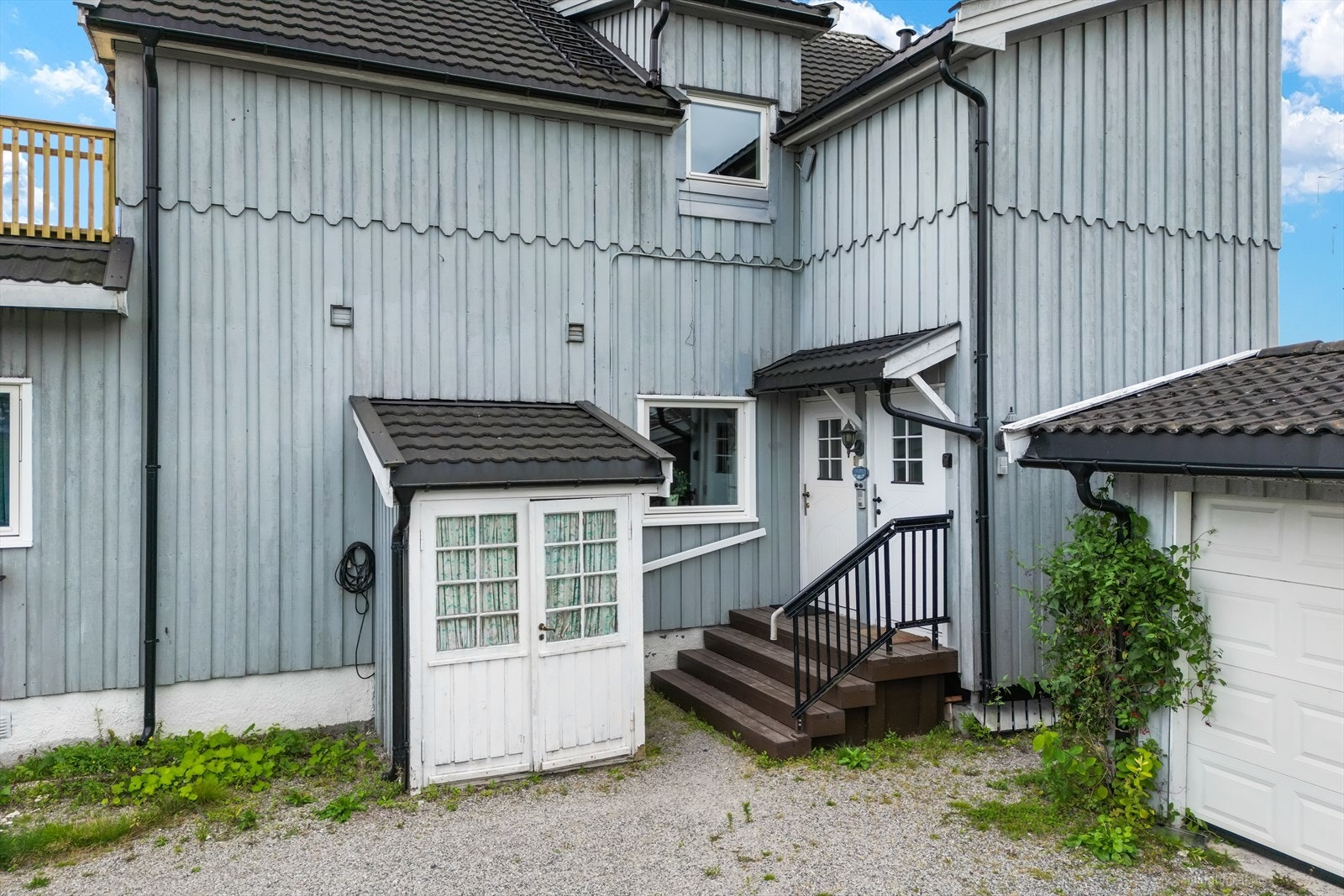 Boligens inngangsparti. Galleribilde