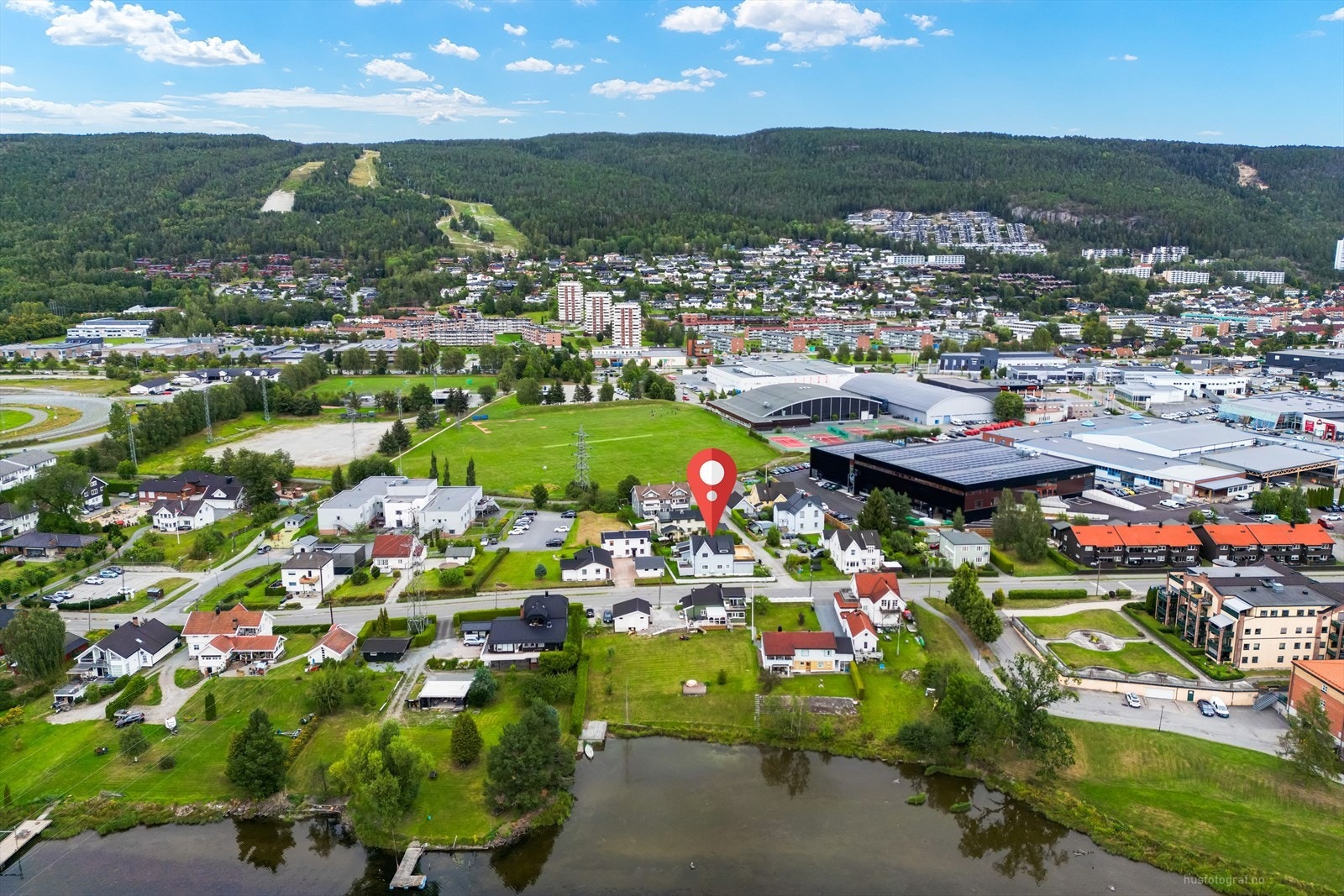Her bor du i rolige omgivelser, samtidig som du har enkel tilgang til byens fasiliteter. Galleribilde