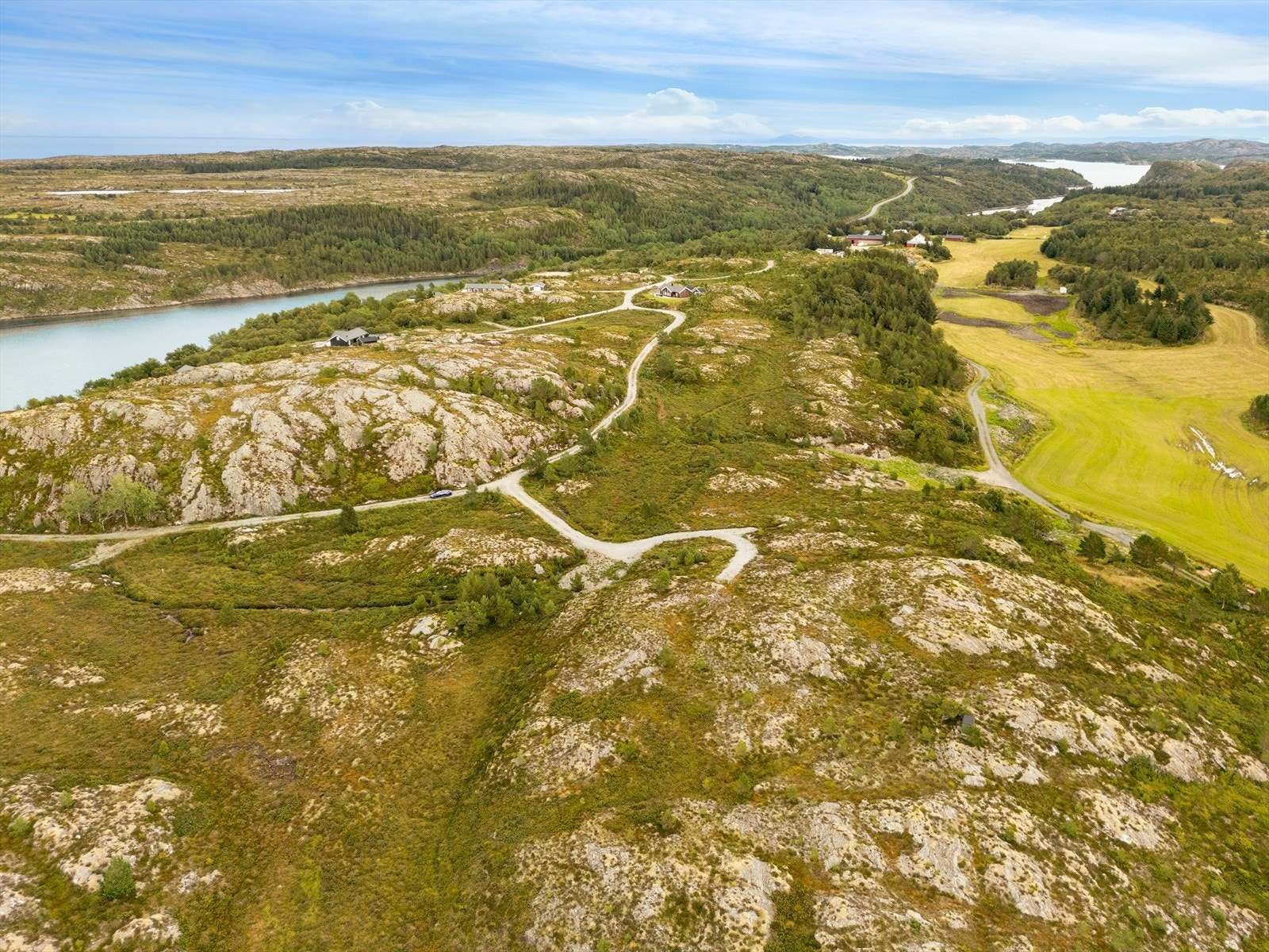 Flott natur området, skjermet med lite innsyn fra resten av tomtene rundt. Galleribilde
