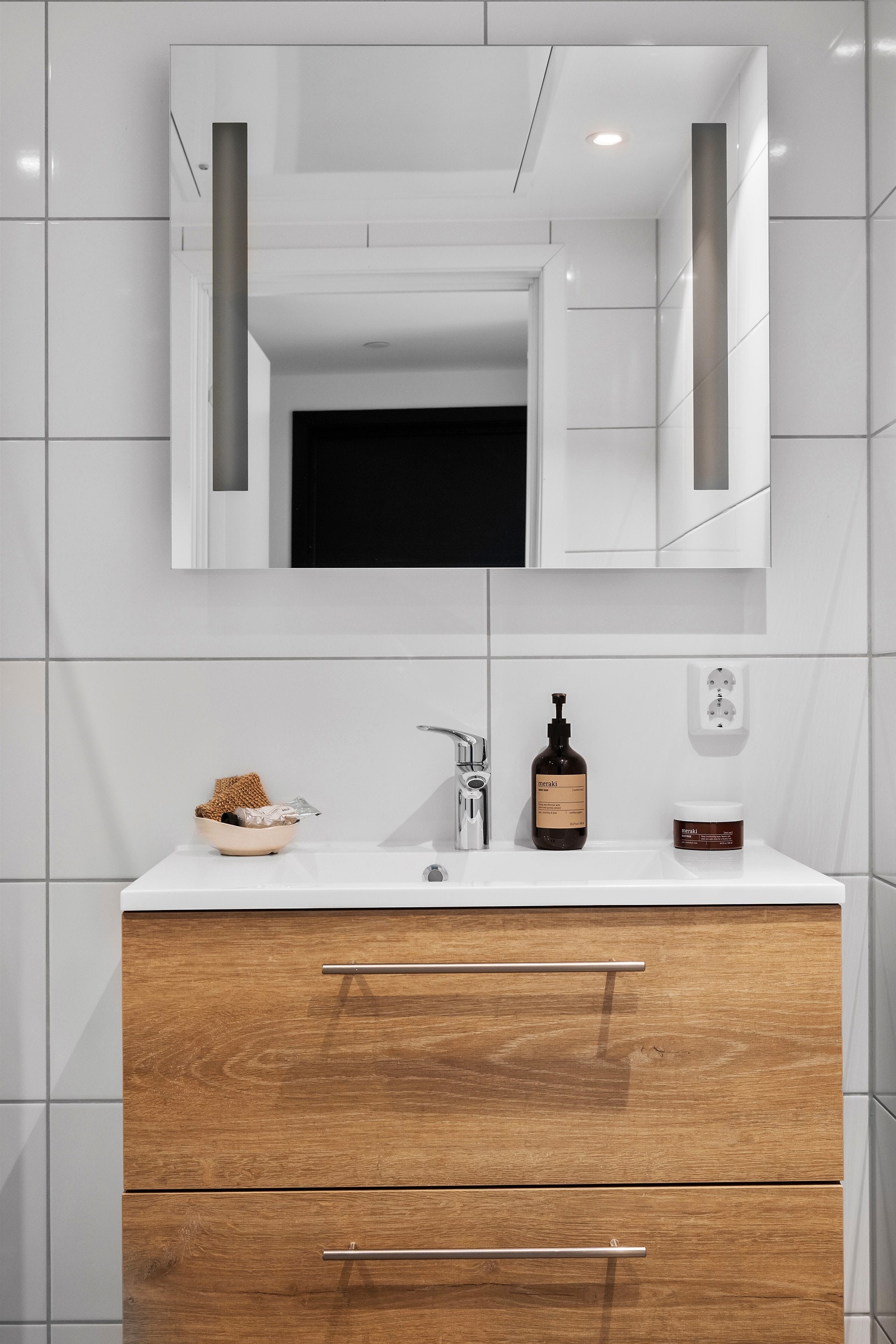 Vannbåren gulvvarme og downlights i tak gir en moderne og komfortabel standard. Galleribilde