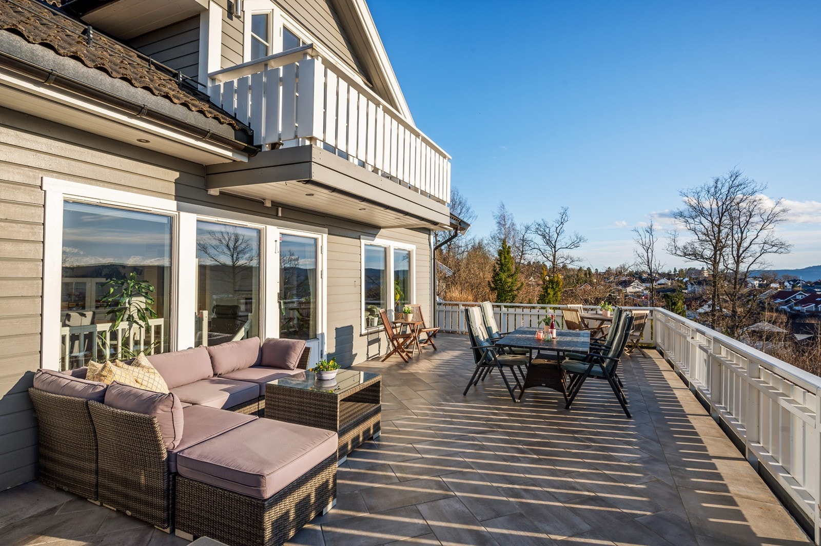 Terrasse for herlige sommerdager - Sol til kl. 22:30 (juni) Galleribilde