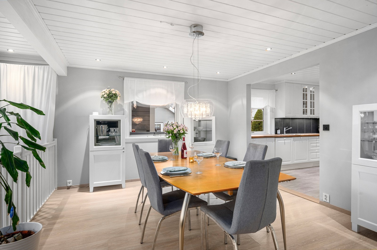 Spisestue og kjøkken Galleribilde