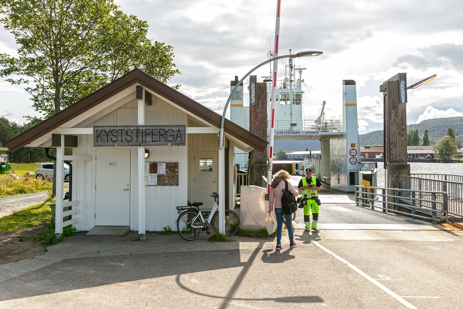 Ferjekaien å Verket. Kort tur over til Svelvik. Galleribilde