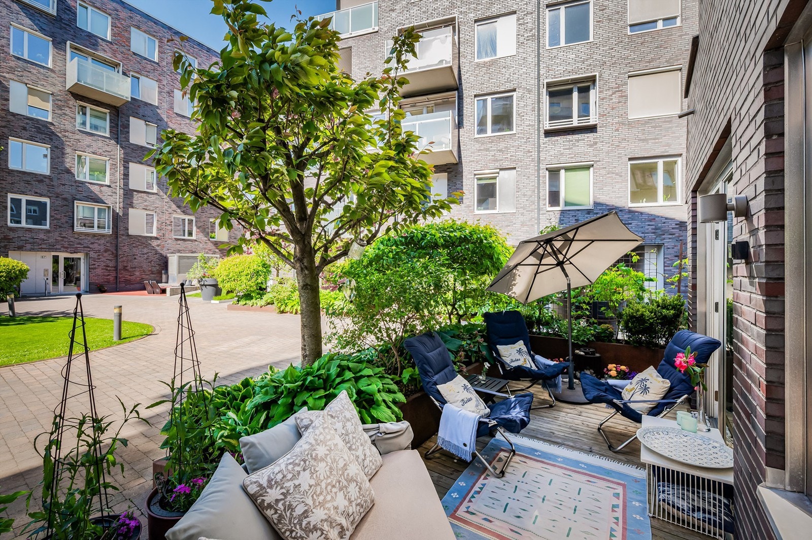 Nordvestvendt terrasse på 11kvm som vender mot rolig gårdsrom. Galleribilde