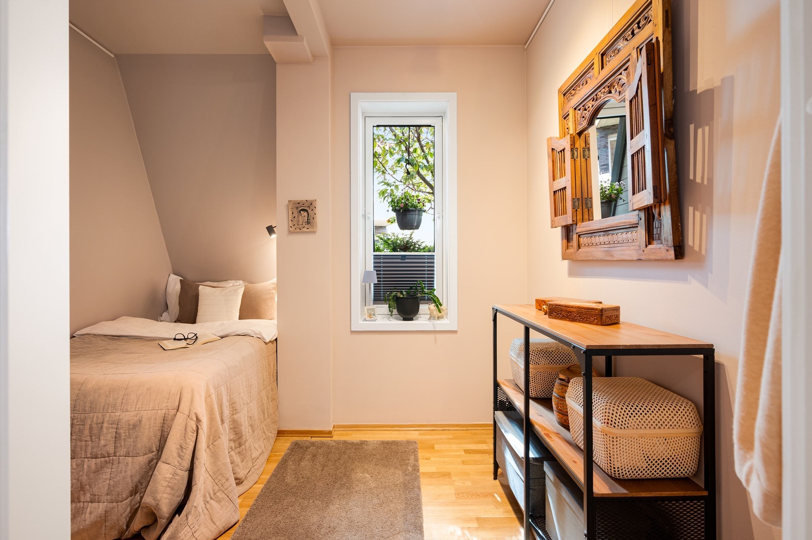 Soverom 2 er av god størrelse, og kan benyttes som barnerom, kontor eller hobbyrom. Galleribilde