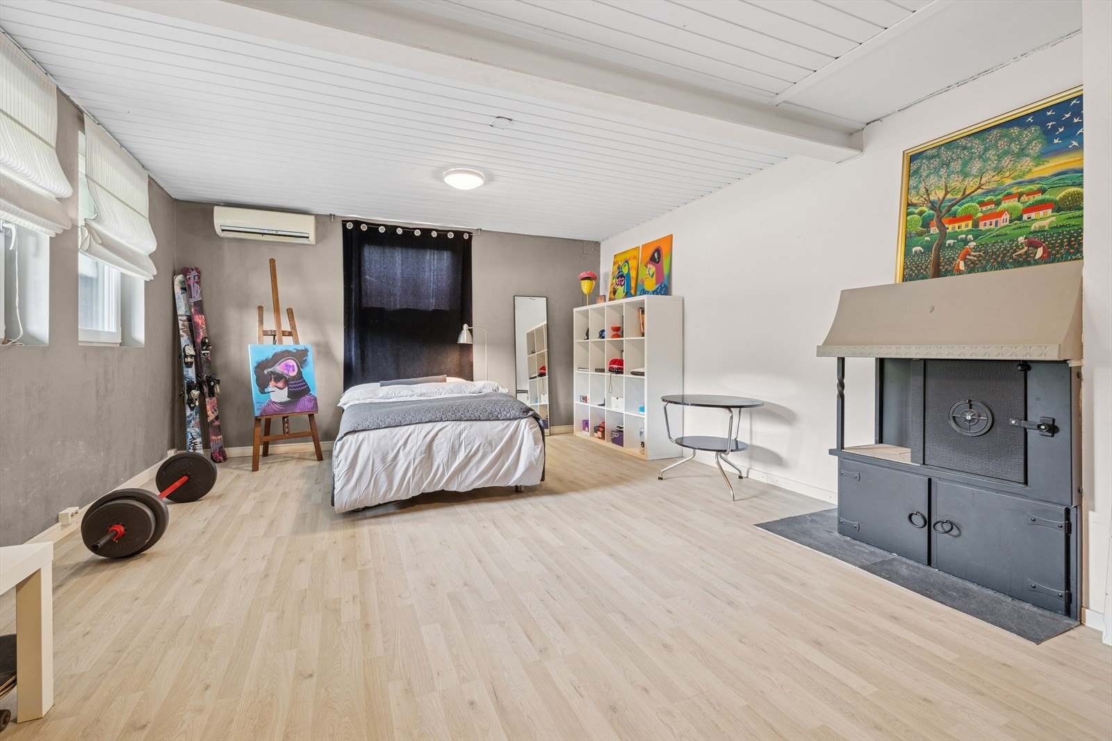 Stor og romslig kjellerstue, perfekt for barna. Galleribilde