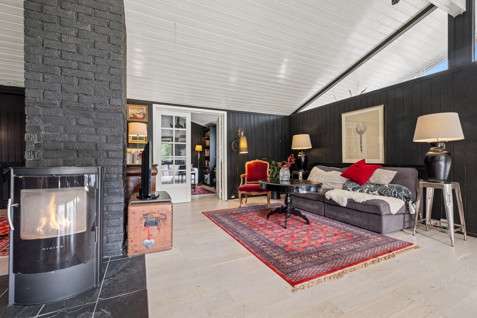 Det er høyt under taket, som gir en god romfølelse. Galleribilde